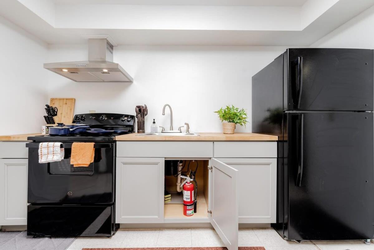 Cozysuites Cwe Stylish Queen With Microwave&Fridge Tower Grove Exterior foto